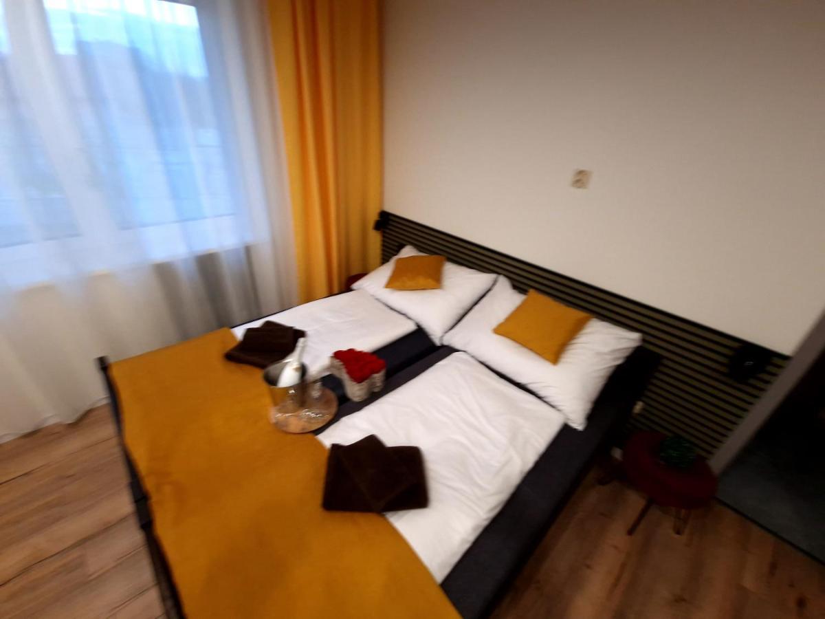 Bird House Hotel Presov Bagian luar foto