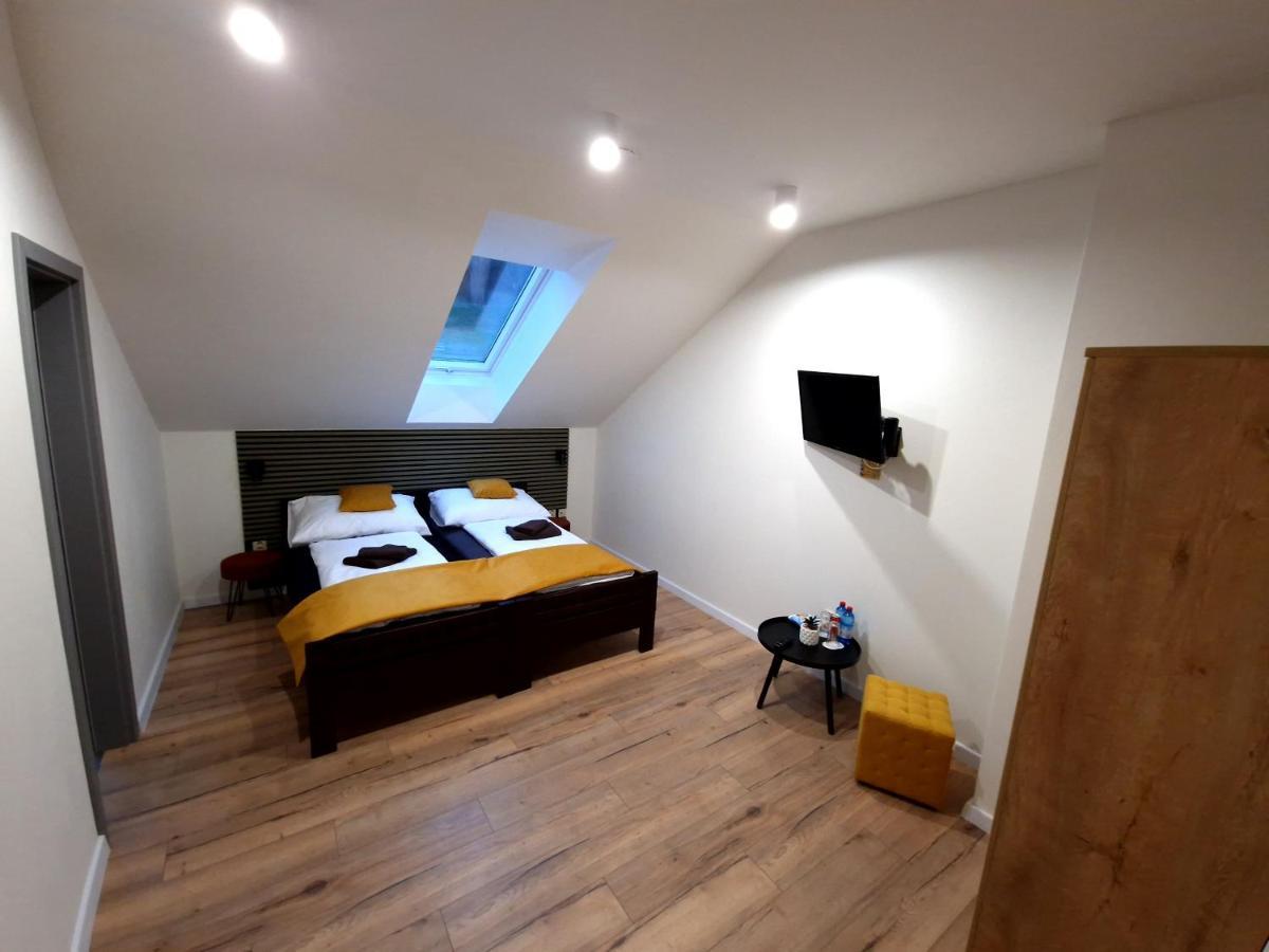 Bird House Hotel Presov Bagian luar foto