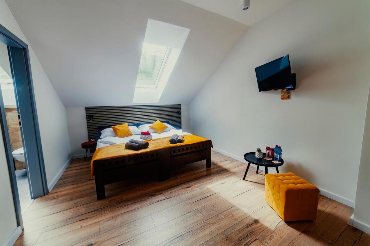 Bird House Hotel Presov Bagian luar foto